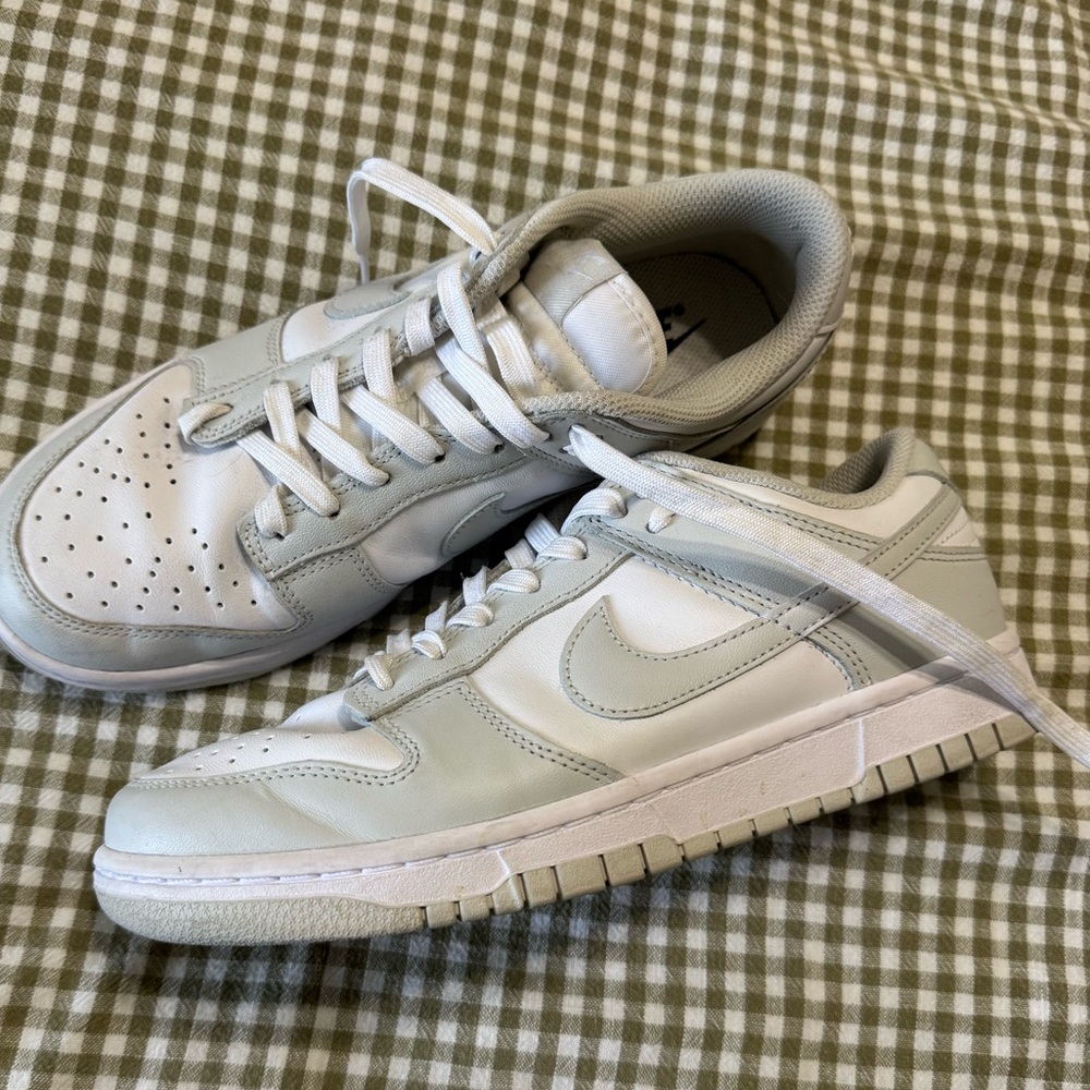 Nike dunk low white/ light smoke grey size 8.5 women's - Picture 4 of 7